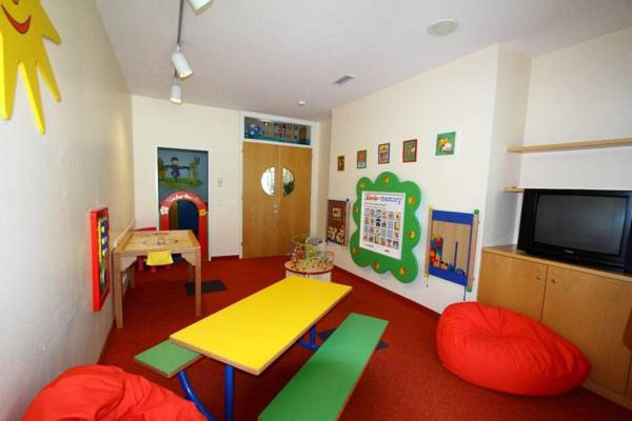 Vier Jahreszeiten Hotel 4*
